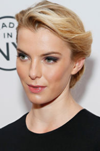 Betty Gilpin