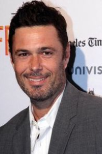 Carlos Bernard