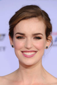 Elizabeth Henstridge