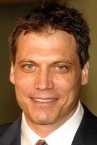 Holt McCallany