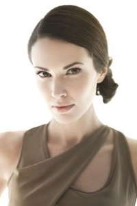 Laura Mennell