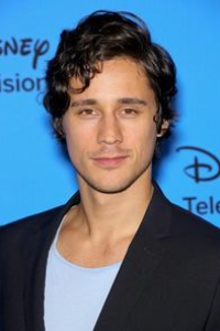 Peter Gadiot