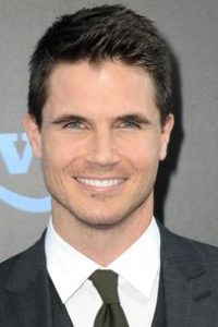 Robbie Amell