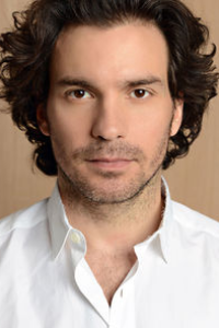 Santiago Cabrera